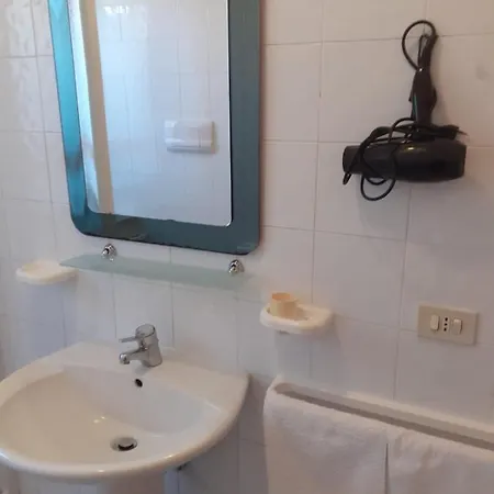 Casa Mariagrazia Pensión 3*